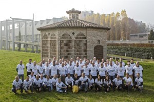 Nazionale del Parmigiano Reggiano davanti al Consorzio di Reggio Emilia