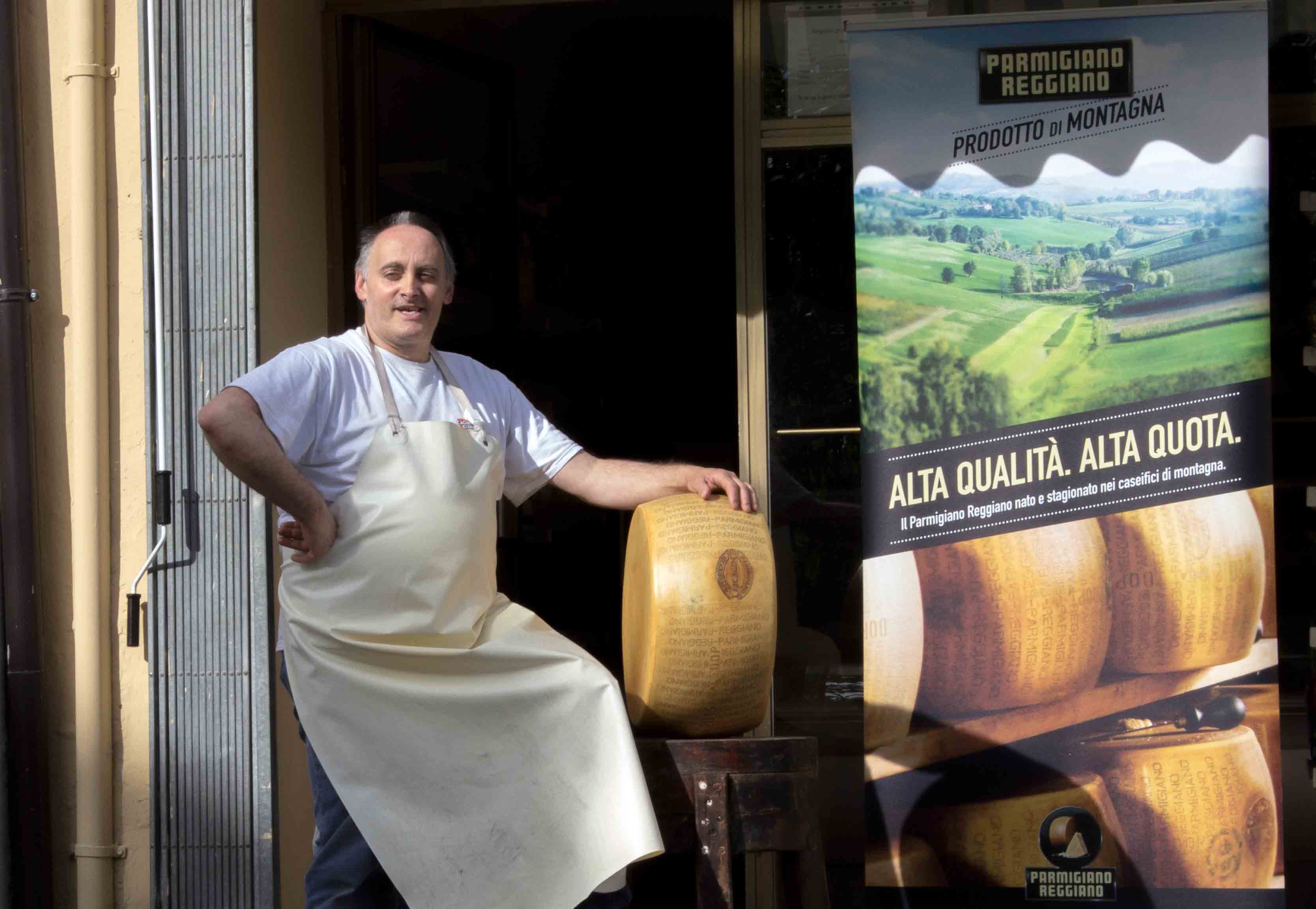 Vendita forme di Parmigiano Reggiano Prodotto di Montagna